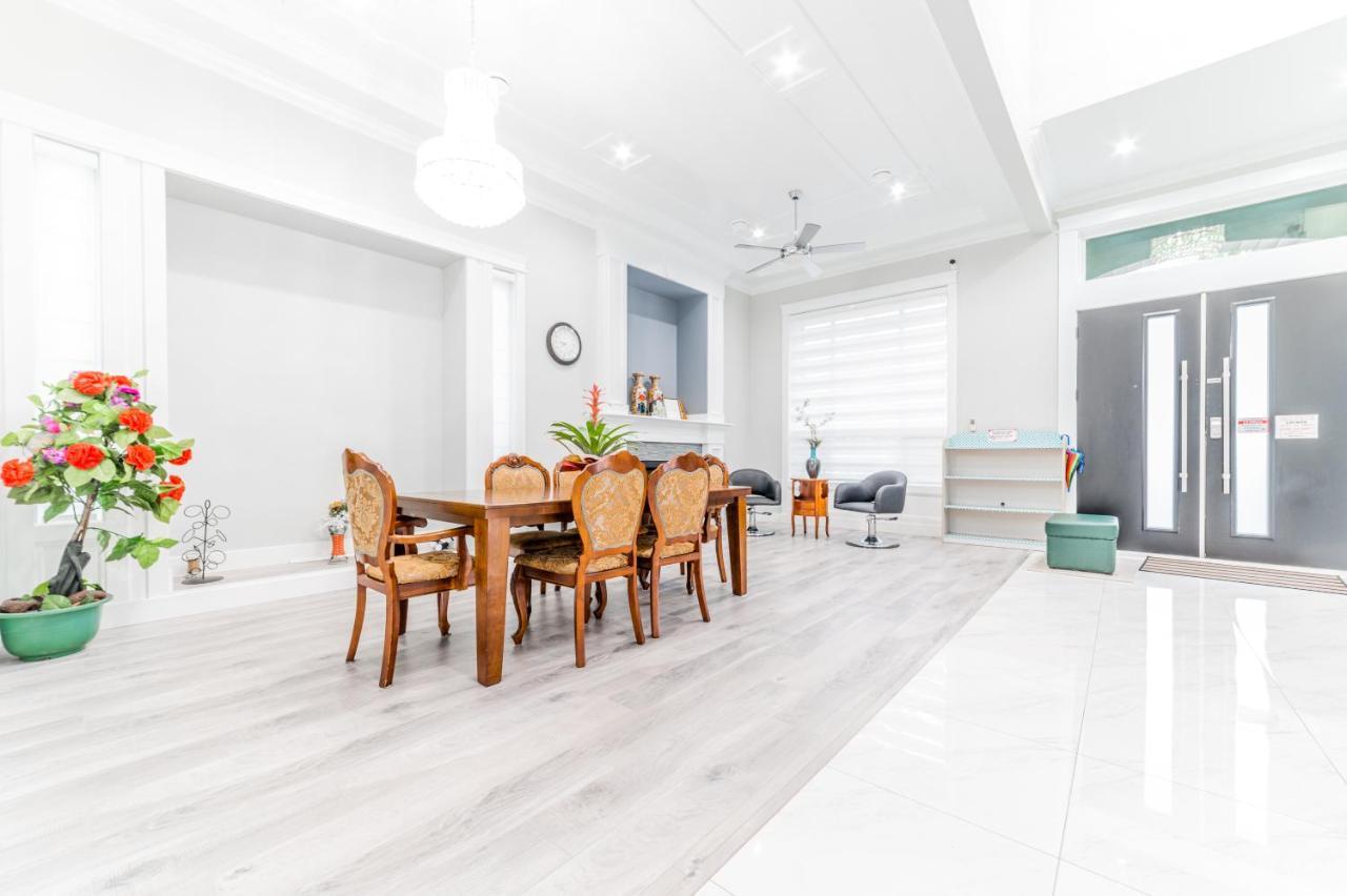 Aaron'S Sweet Home Surrey Bagian luar foto