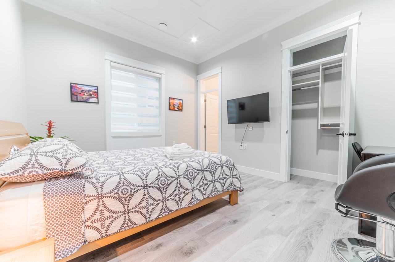 Aaron'S Sweet Home Surrey Bagian luar foto