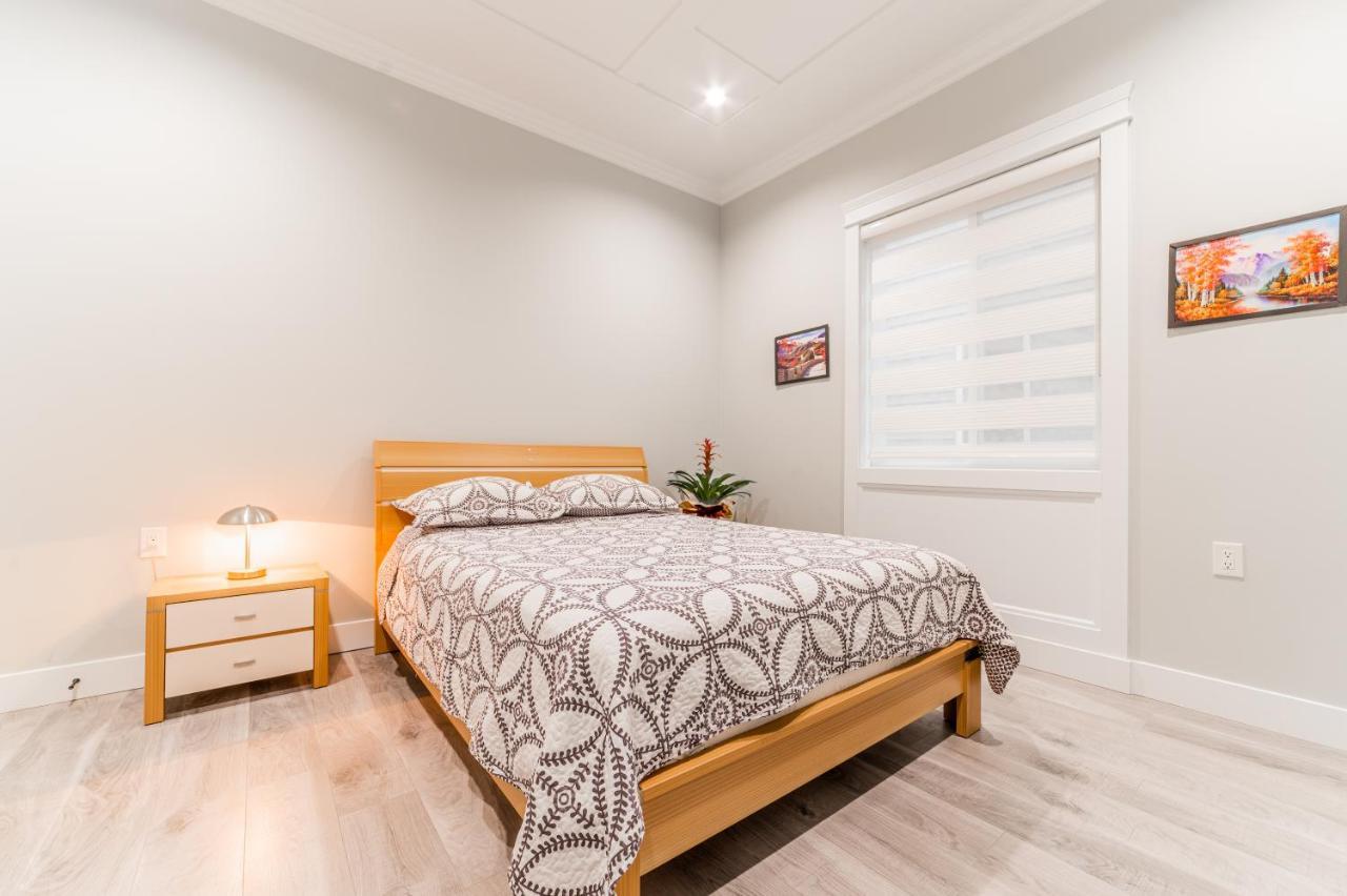 Aaron'S Sweet Home Surrey Bagian luar foto