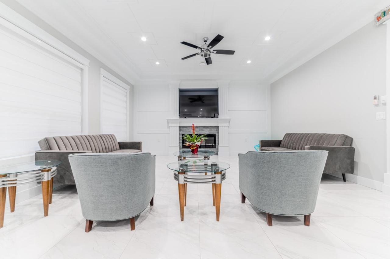 Aaron'S Sweet Home Surrey Bagian luar foto