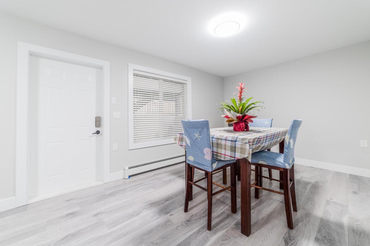 Aaron'S Sweet Home Surrey Bagian luar foto