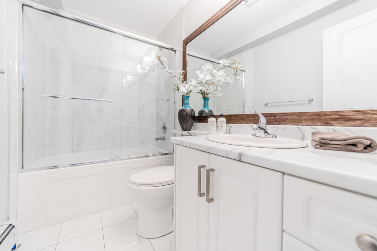 Aaron'S Sweet Home Surrey Bagian luar foto