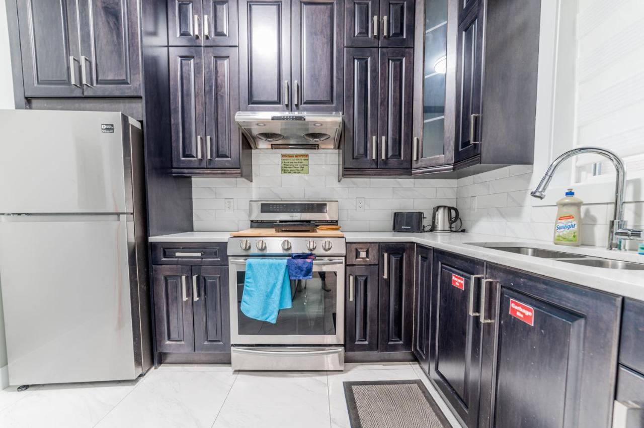 Aaron'S Sweet Home Surrey Bagian luar foto