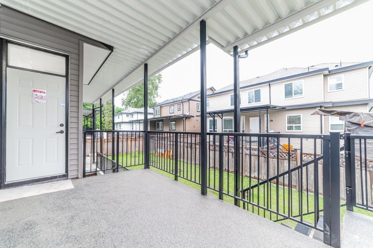 Aaron'S Sweet Home Surrey Bagian luar foto