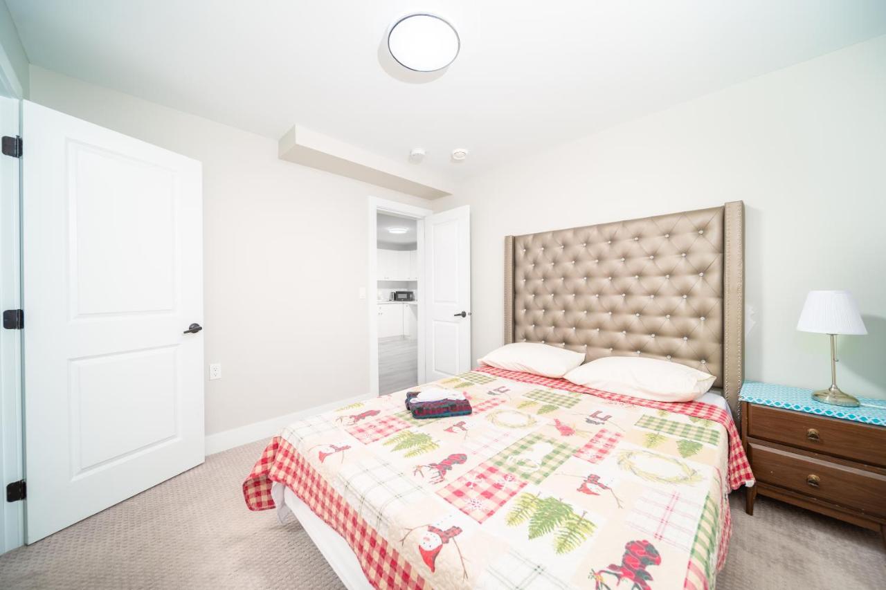 Aaron'S Sweet Home Surrey Bagian luar foto