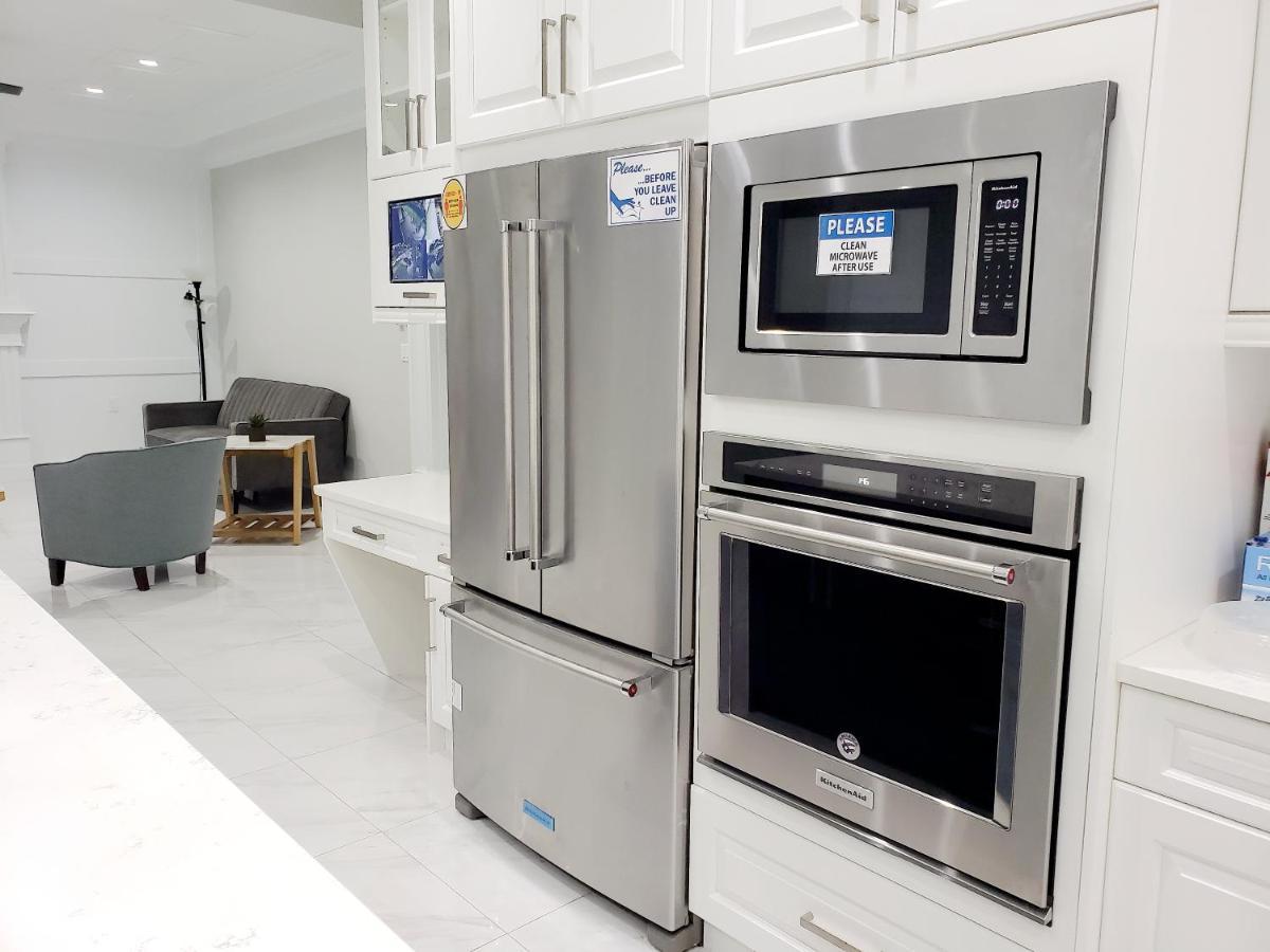 Aaron'S Sweet Home Surrey Bagian luar foto