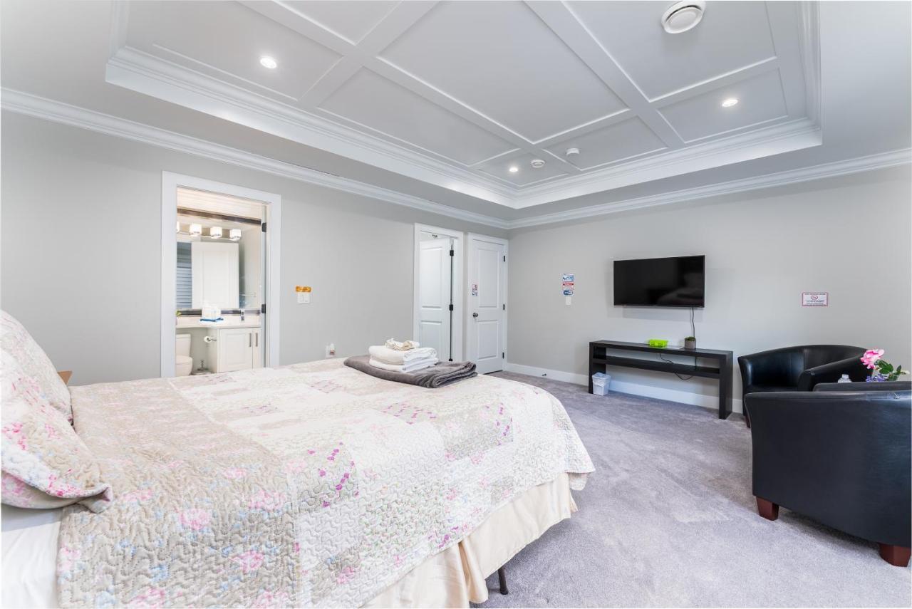 Aaron'S Sweet Home Surrey Bagian luar foto
