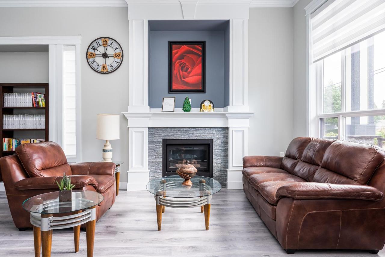 Aaron'S Sweet Home Surrey Bagian luar foto