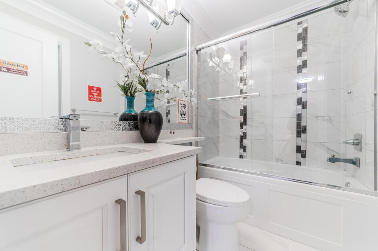 Aaron'S Sweet Home Surrey Bagian luar foto