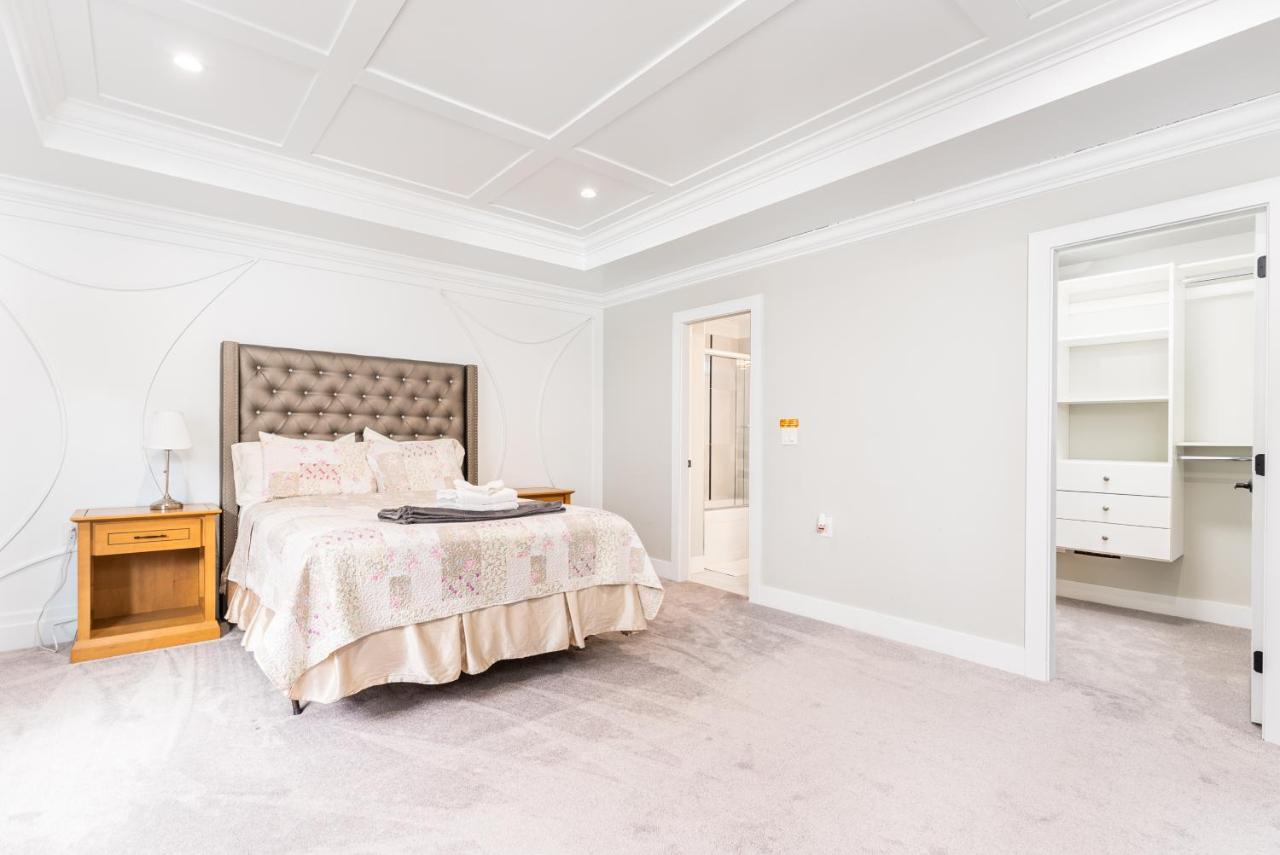 Aaron'S Sweet Home Surrey Bagian luar foto
