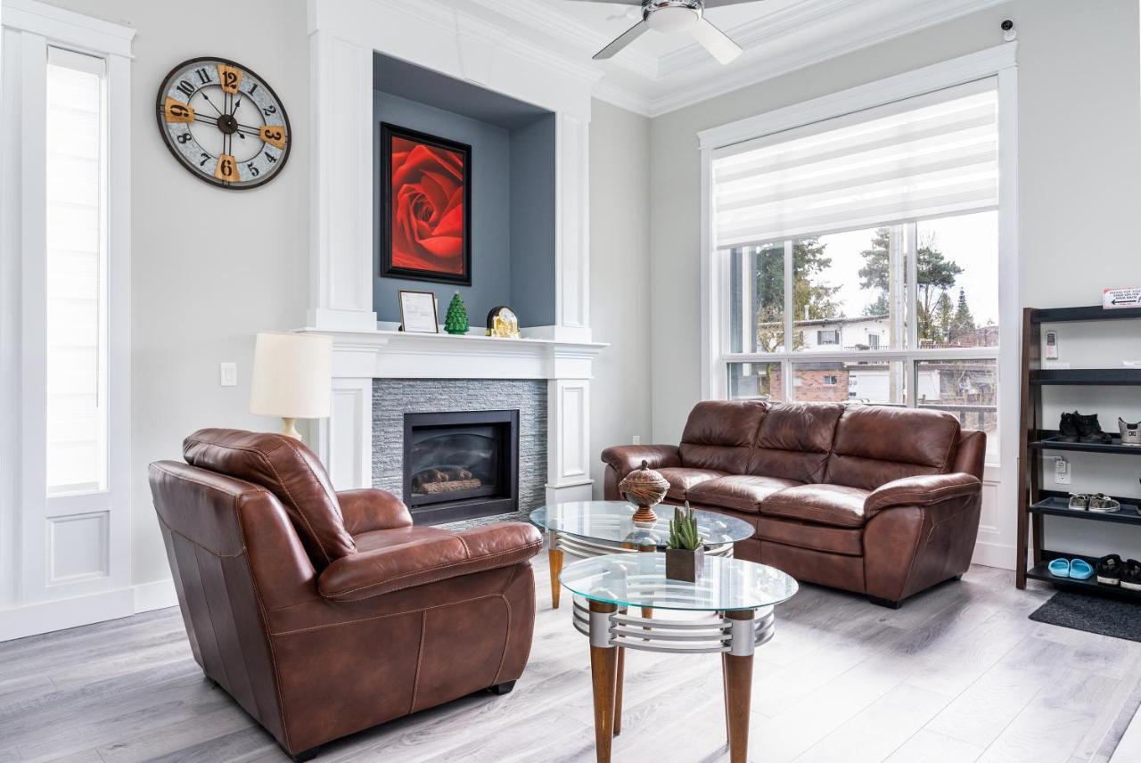Aaron'S Sweet Home Surrey Bagian luar foto