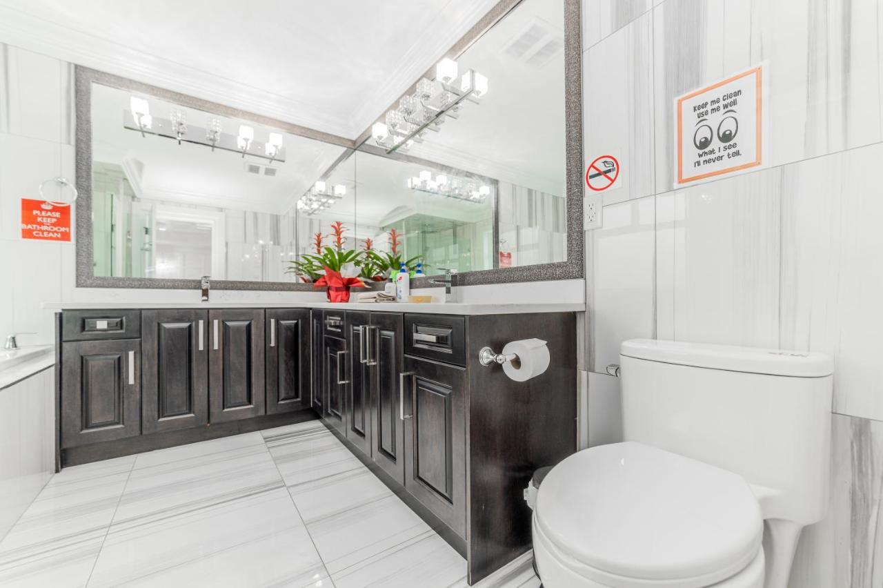 Aaron'S Sweet Home Surrey Bagian luar foto