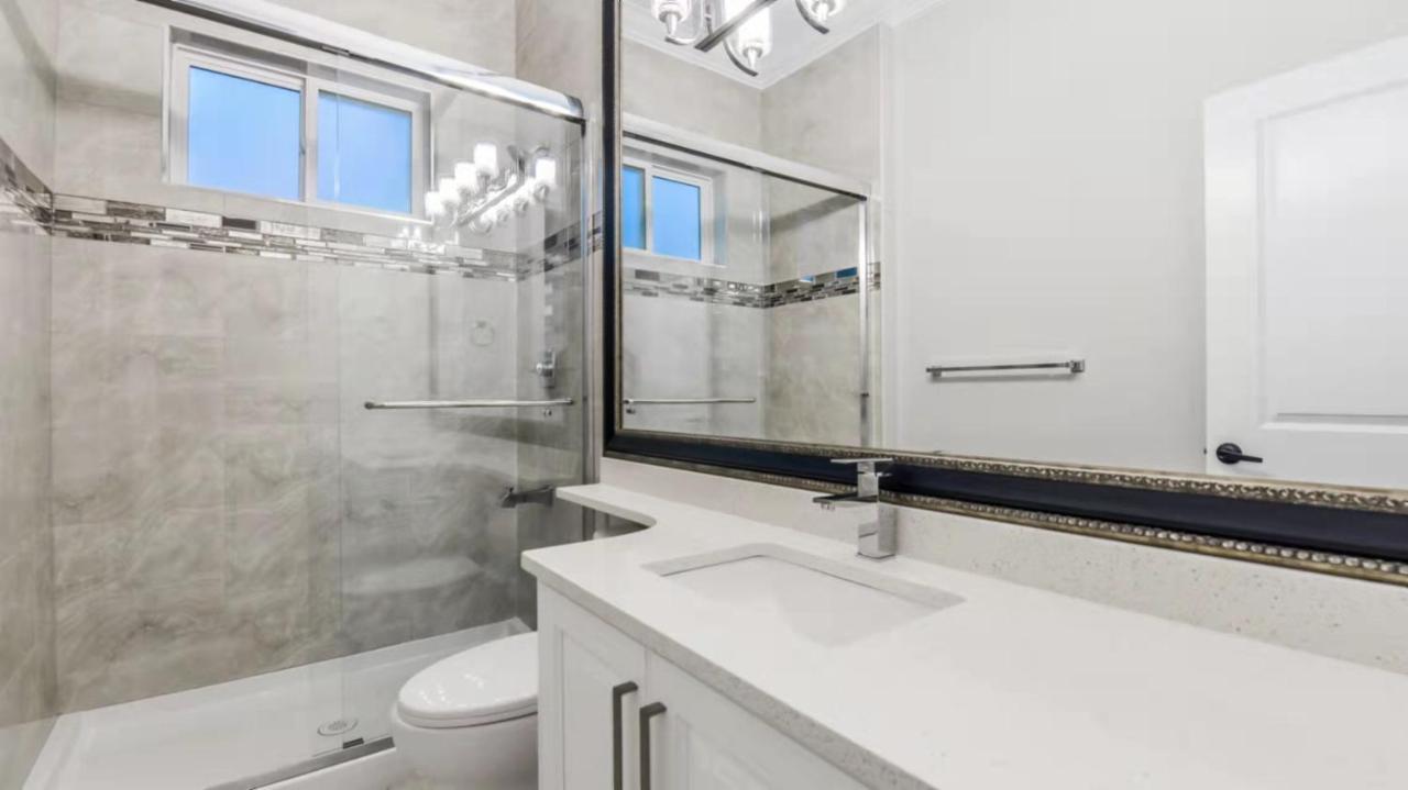 Aaron'S Sweet Home Surrey Bagian luar foto