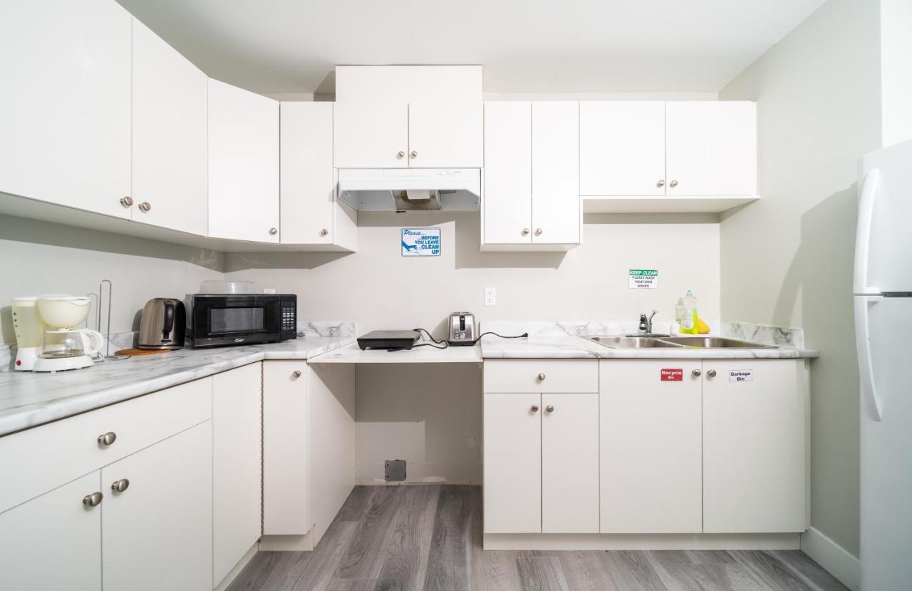 Aaron'S Sweet Home Surrey Bagian luar foto