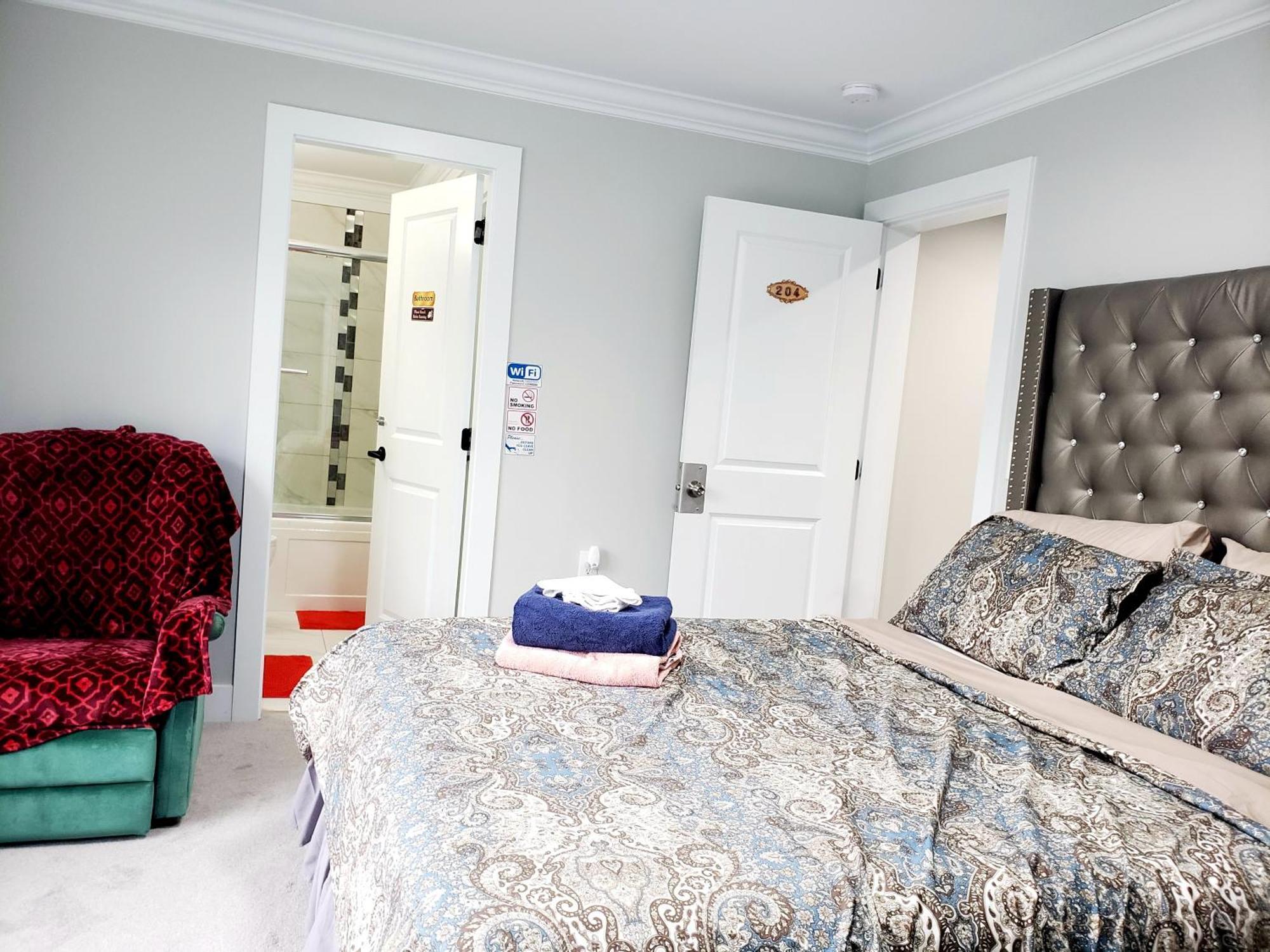 Aaron'S Sweet Home Surrey Ruang foto