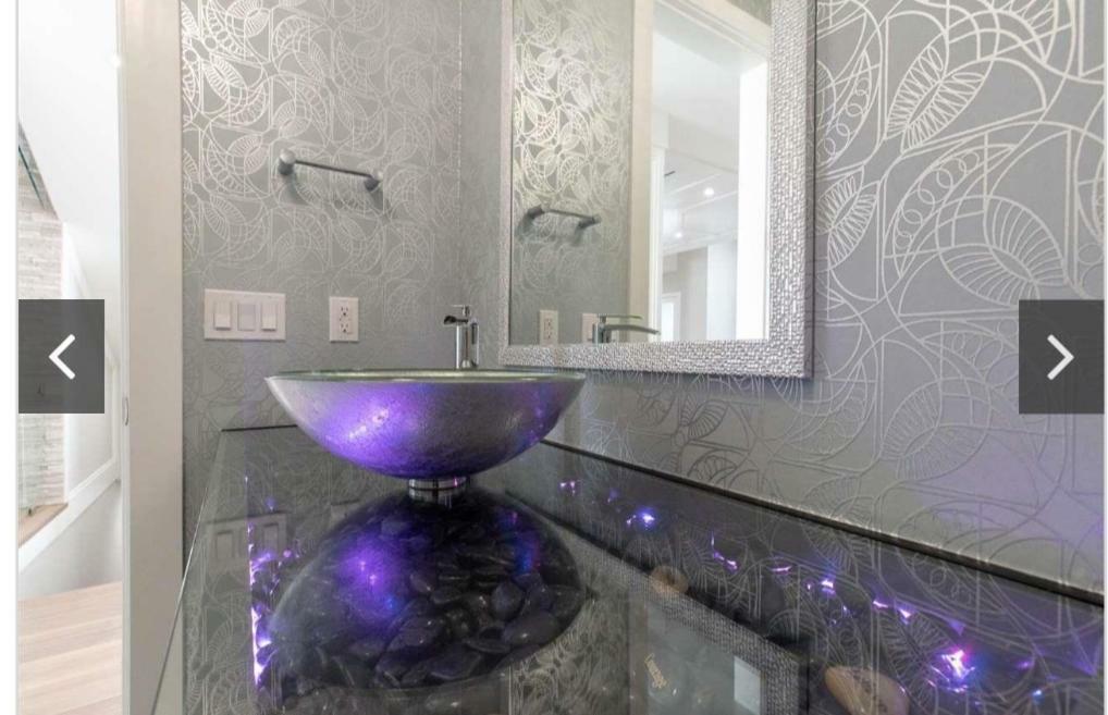 Aaron'S Sweet Home Surrey Bagian luar foto