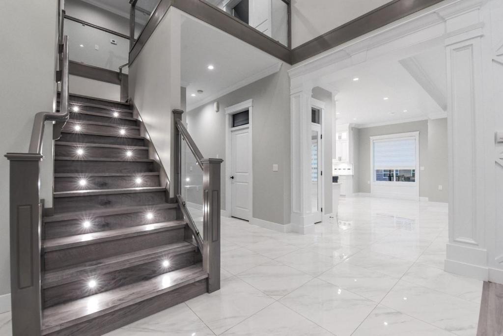 Aaron'S Sweet Home Surrey Bagian luar foto